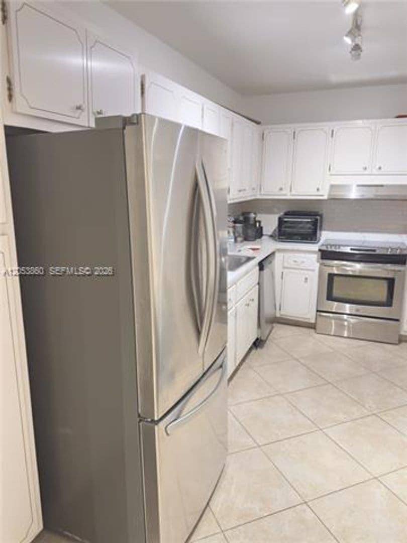 Bal Harbour Condo: 10185 Collins Ave cu-202