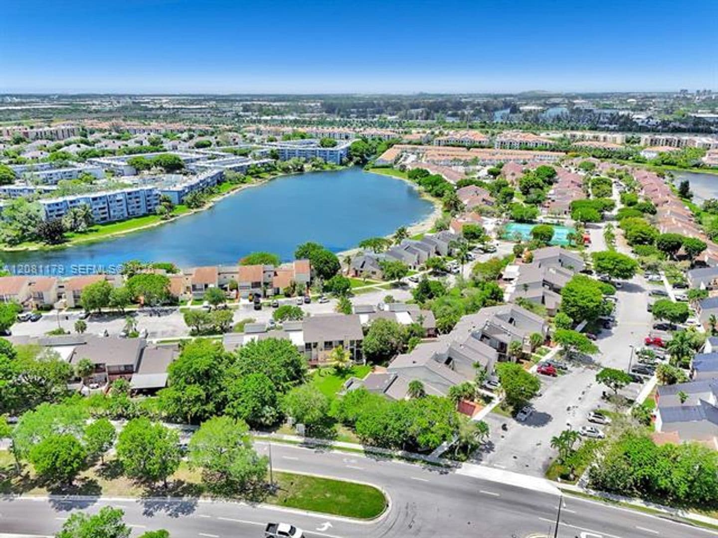 Miami Townhome: 9133 Fontainebleau Blvd th 5