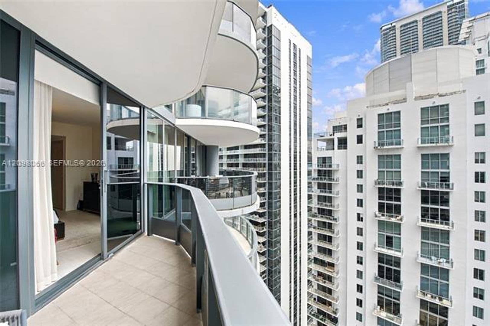 Miami Condo: 1000 Brickell Plz cu-3401