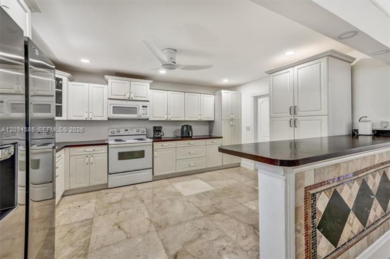 Hallandale Beach House: 814 NE 4th St # 0