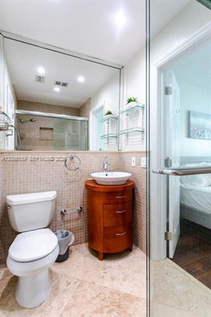 Hollywood House: 1254 Harrison St # 1254
