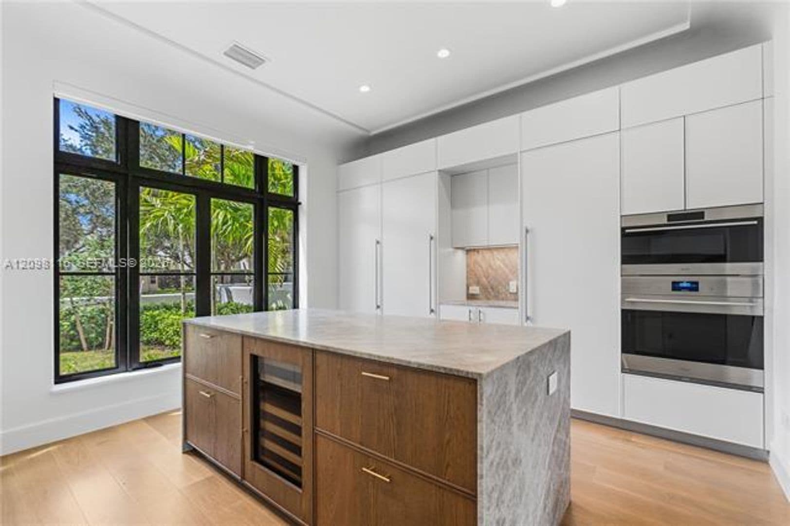 Coral Gables Condo: 555 Santander Ave cu-V4