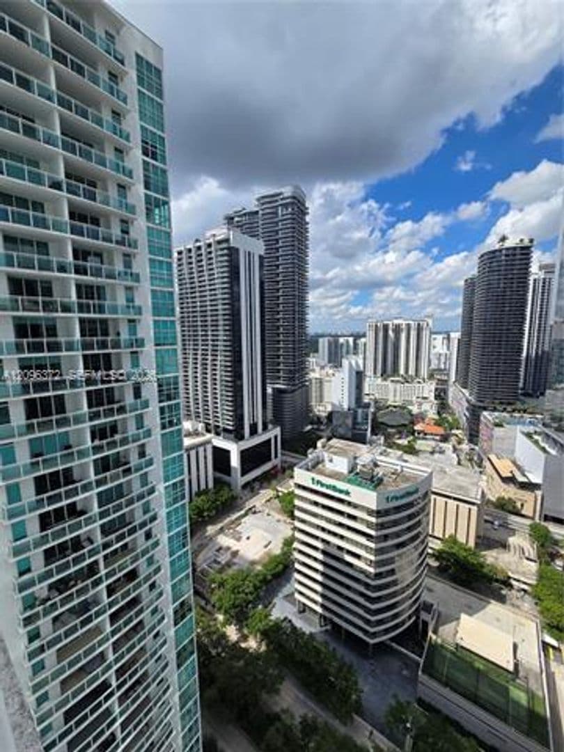Miami Condo: 950 Brickell Bay Dr cu-3300