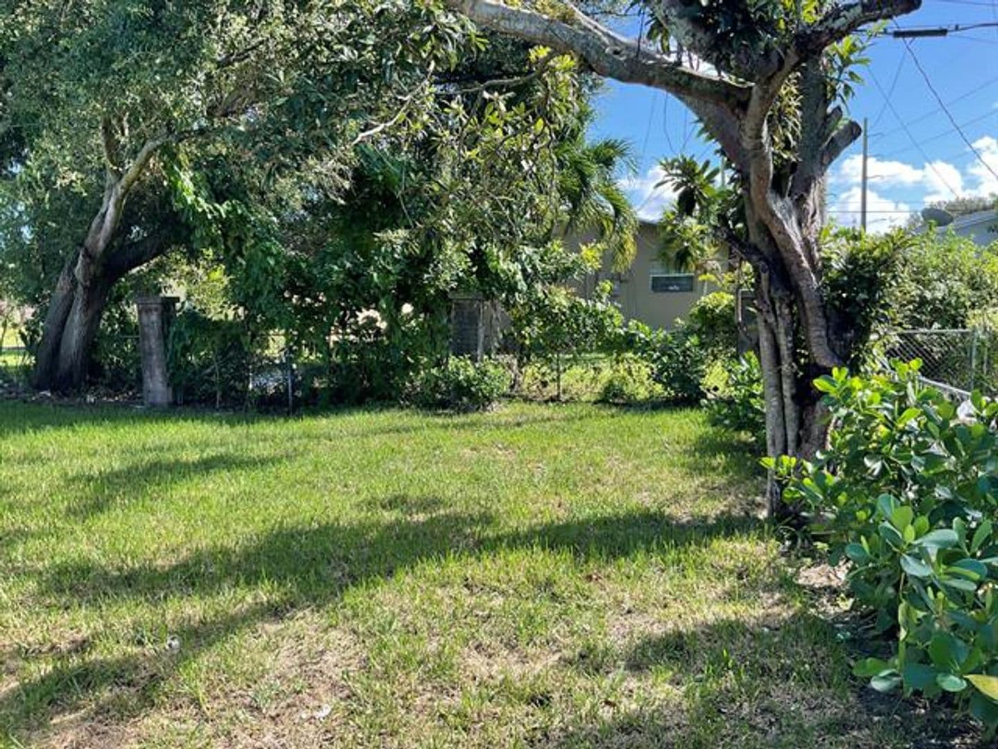 Hollywood House: 5540 Mayo St # 5540