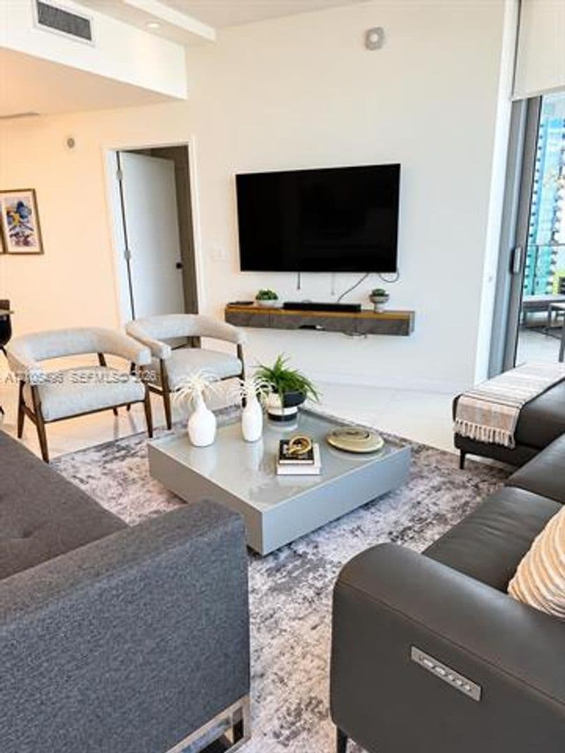 Miami Condo: 851 NE 1st Ave cu-2309