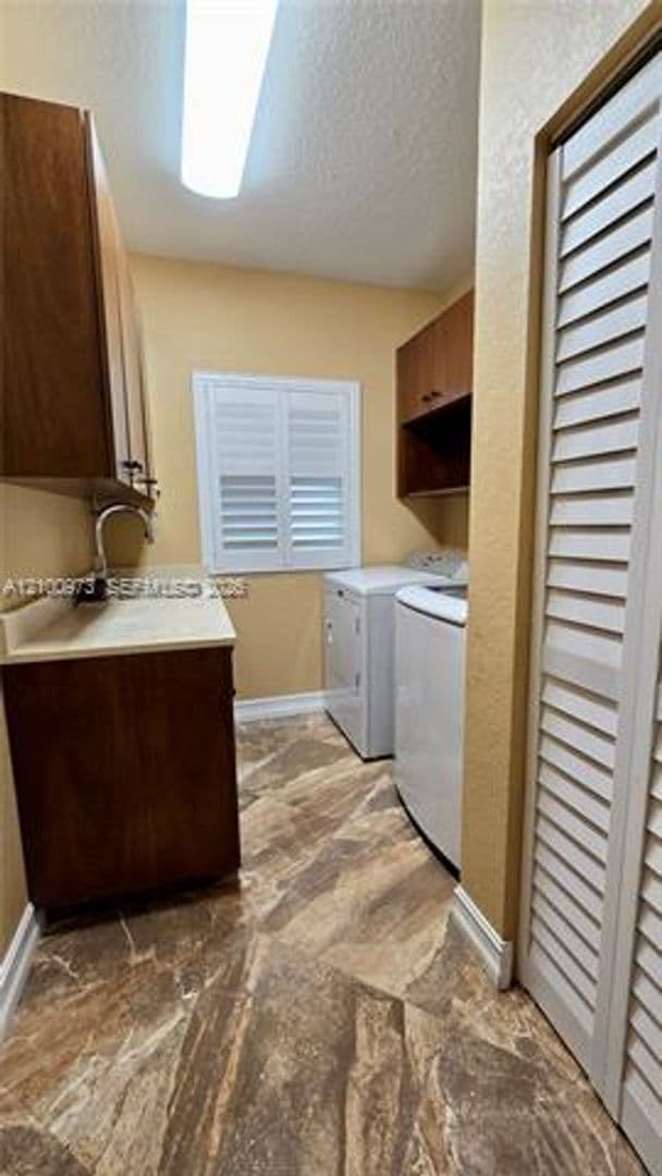 Hollywood House: 741 Tyler St # 741