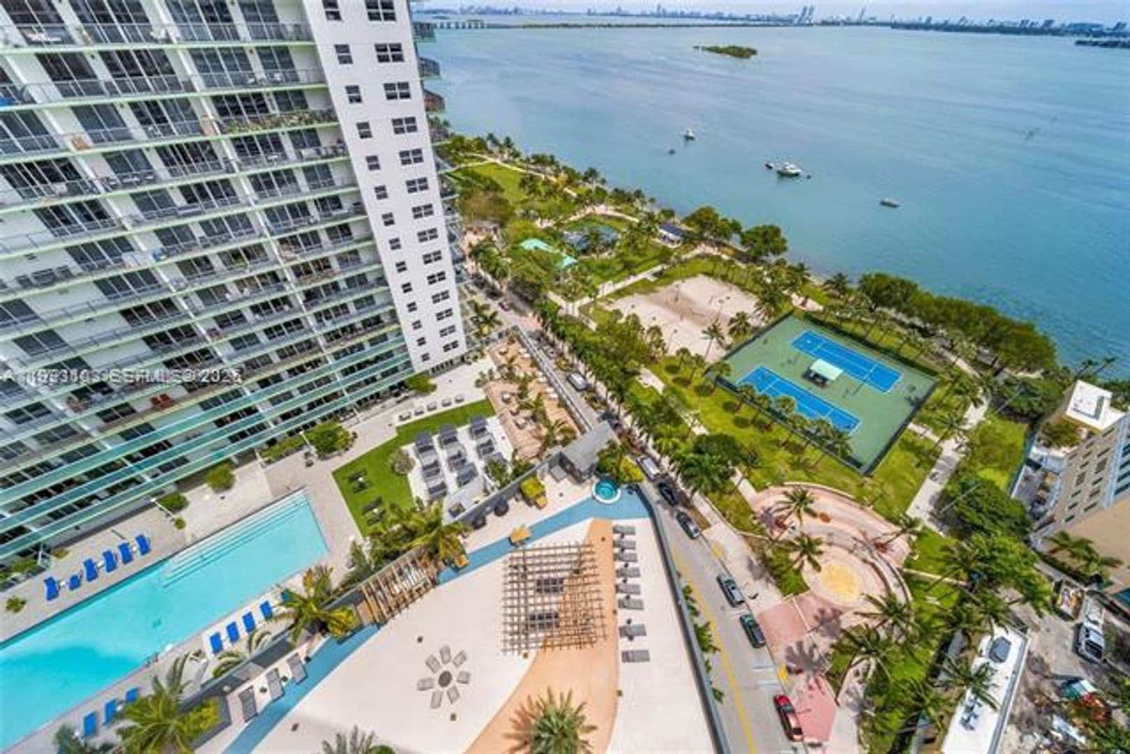 Miami Condo: 1750 N Bayshore Dr cu-2401