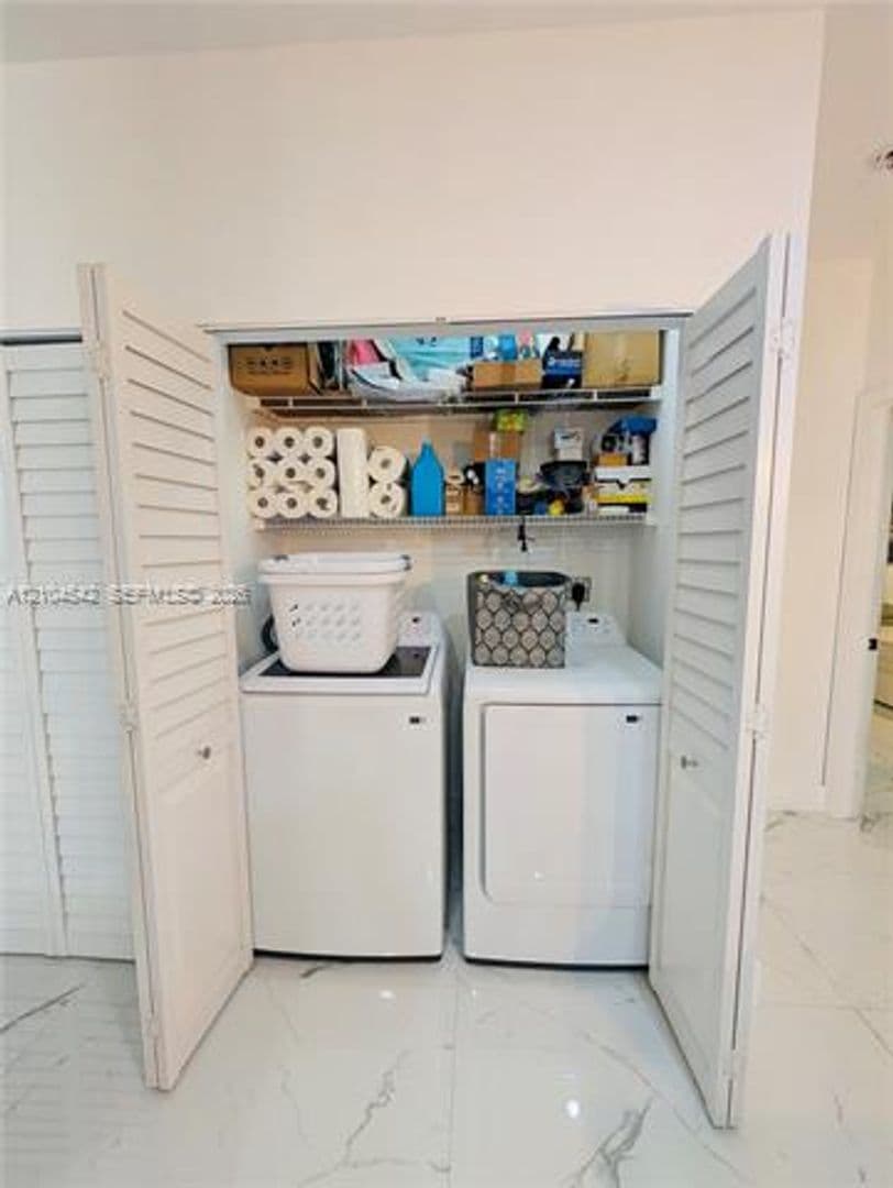 Hialeah House: 8137 NW 199th Ter # 8137