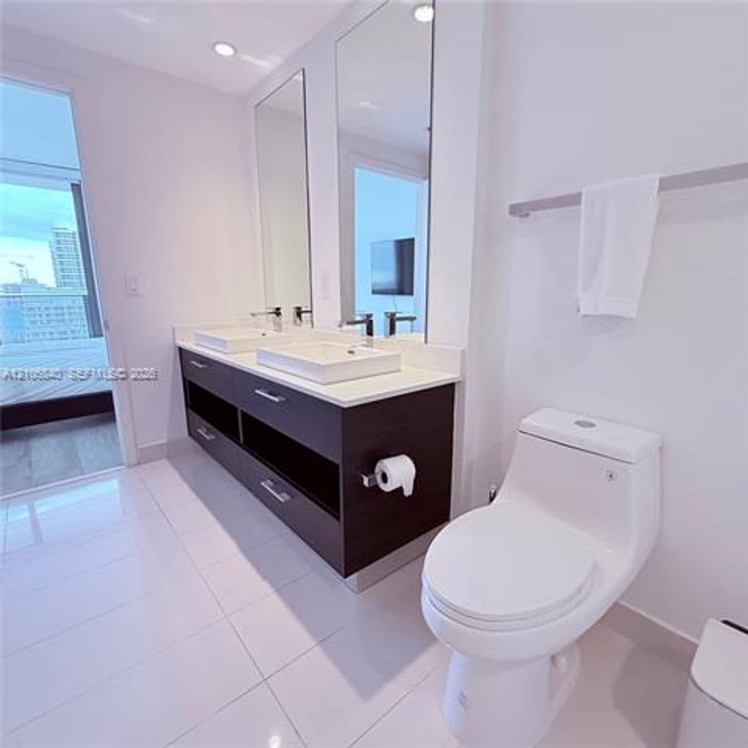 Miami Condo: 55 SW 9th St cu-3903