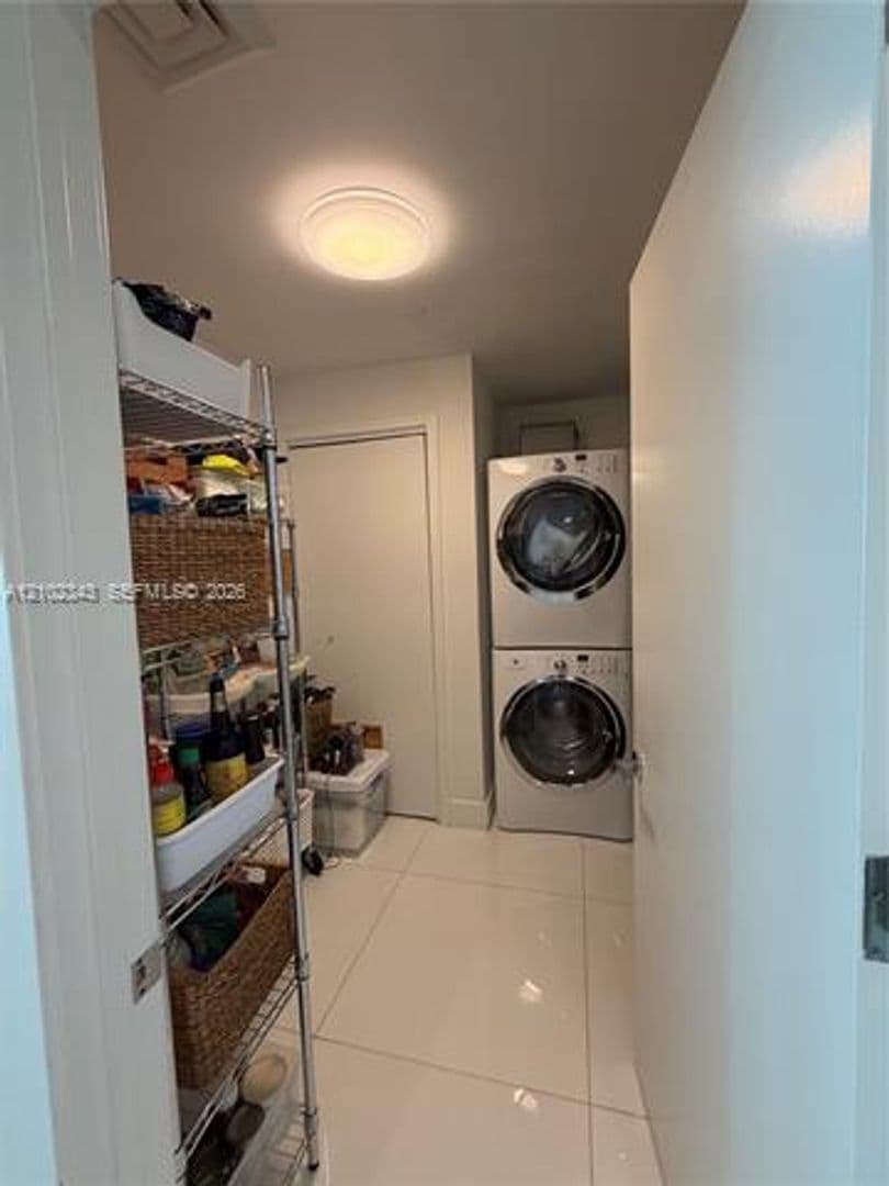 Key Biscayne Condo: 350 Ocean Dr cu-704N