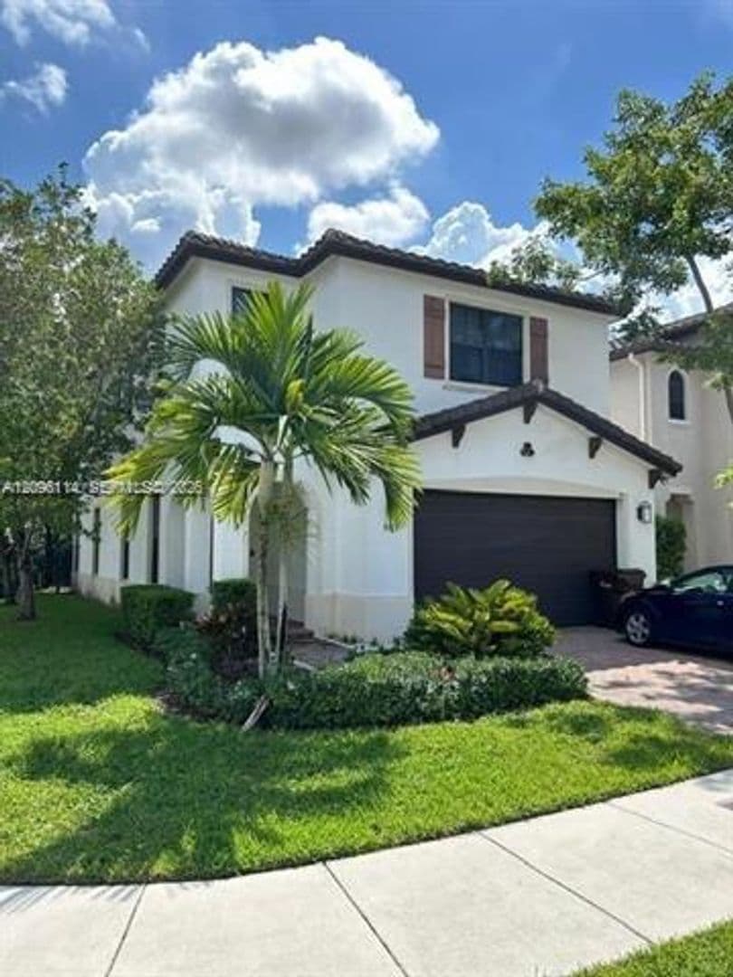 Hialeah House: 9883 W 34th Ln # 0