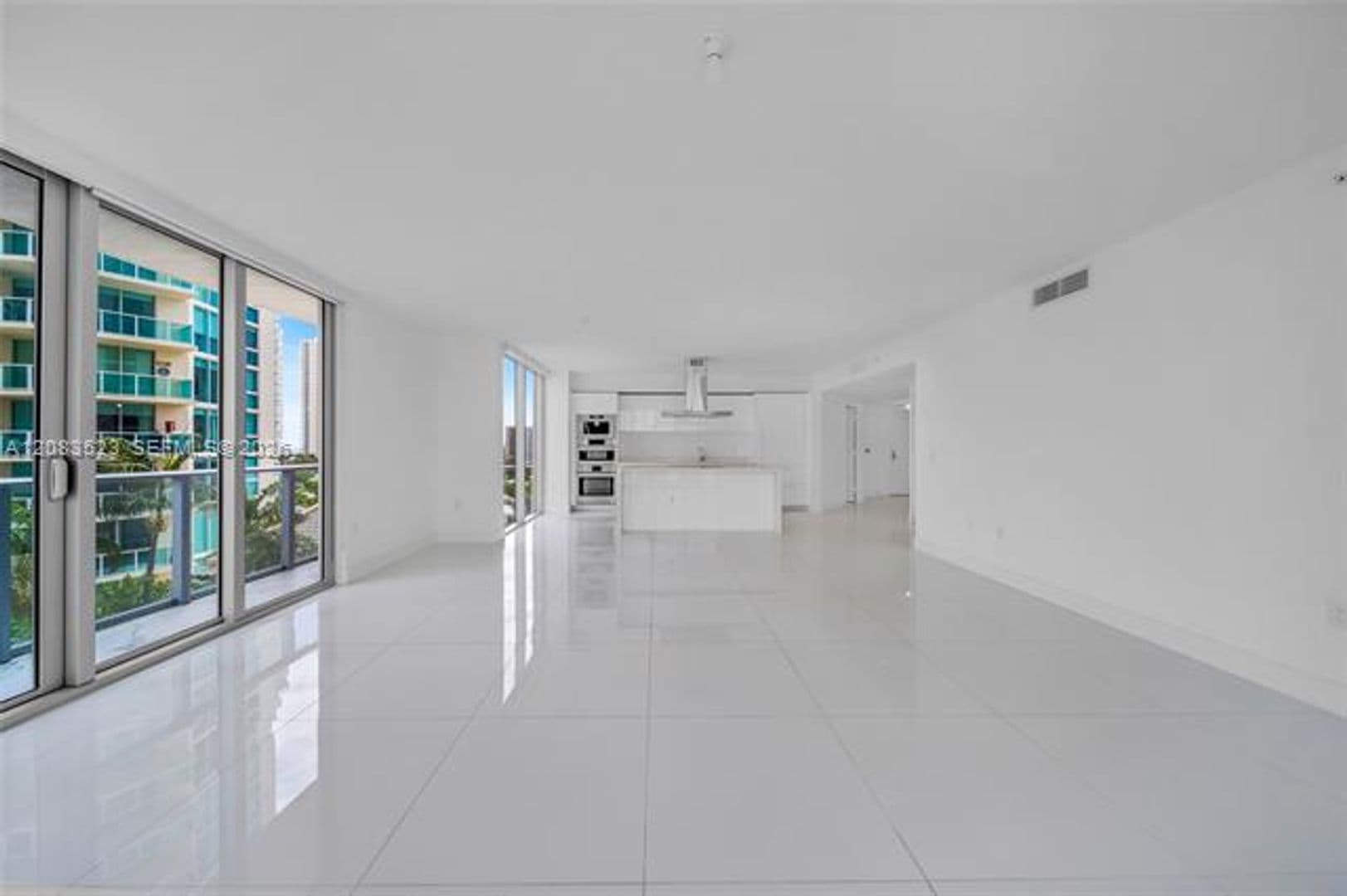 Sunny Isles Beach Condo: 300 Sunny Isles Blvd cu-4-701