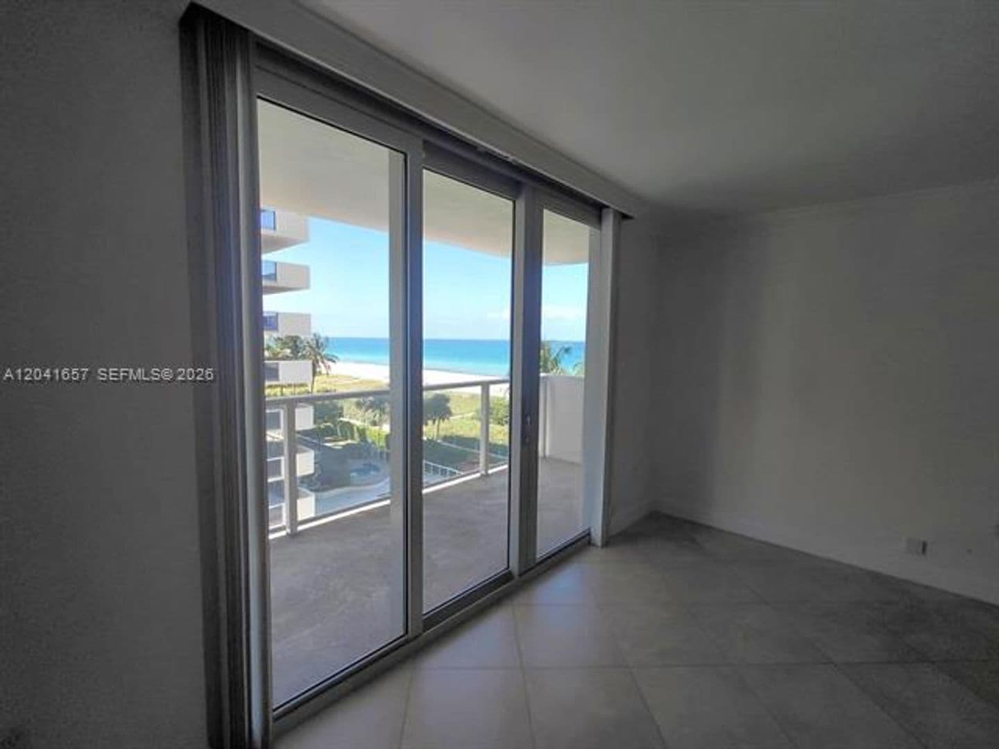 Miami Beach Condo: 5701 Collins Ave cu-619