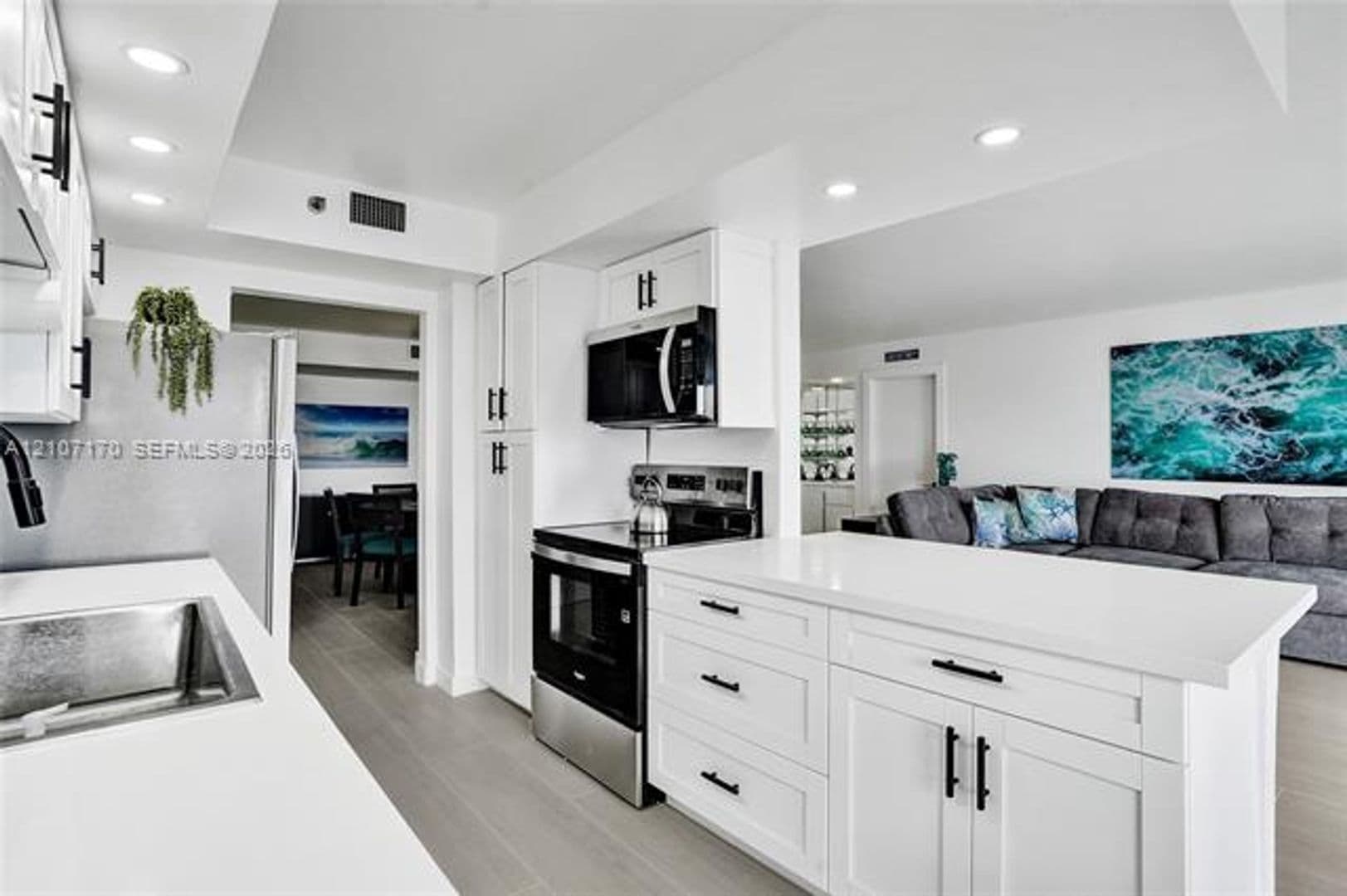 Hollywood Condo: 1201 S Ocean Dr cu-908S