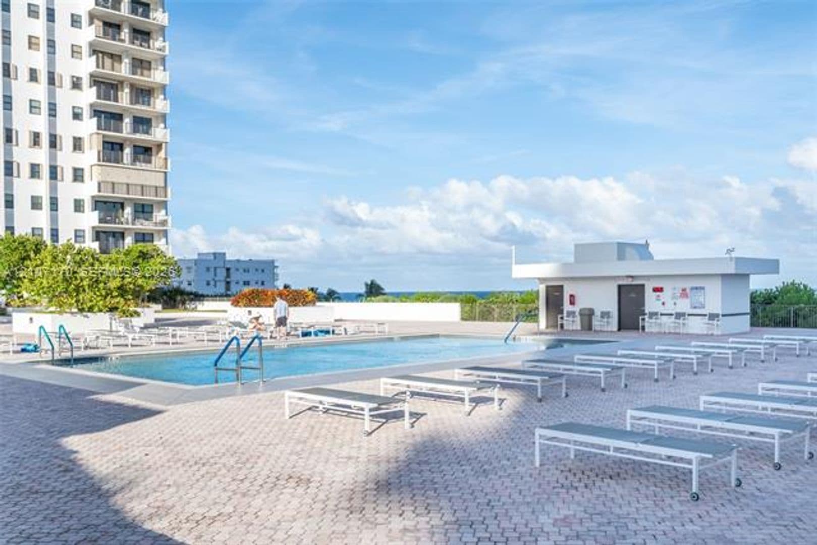 Hollywood Condo: 1201 S Ocean Dr cu-908S