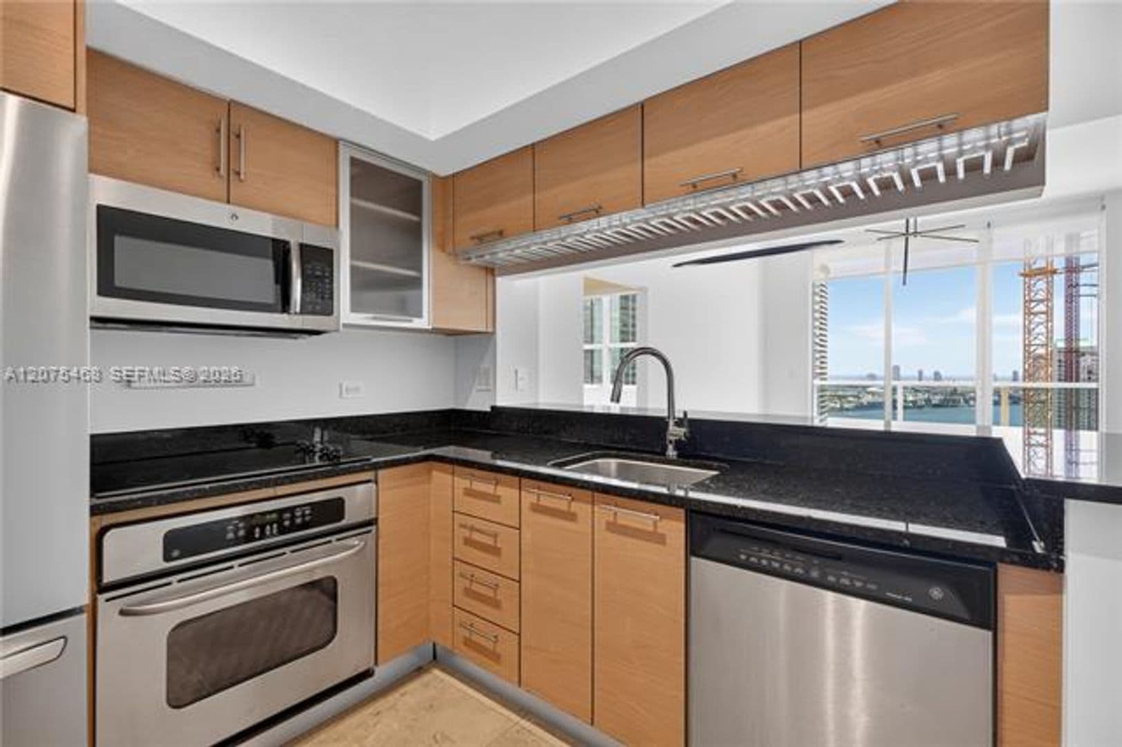 Miami Condo: 31 SE 5th St cu-4212