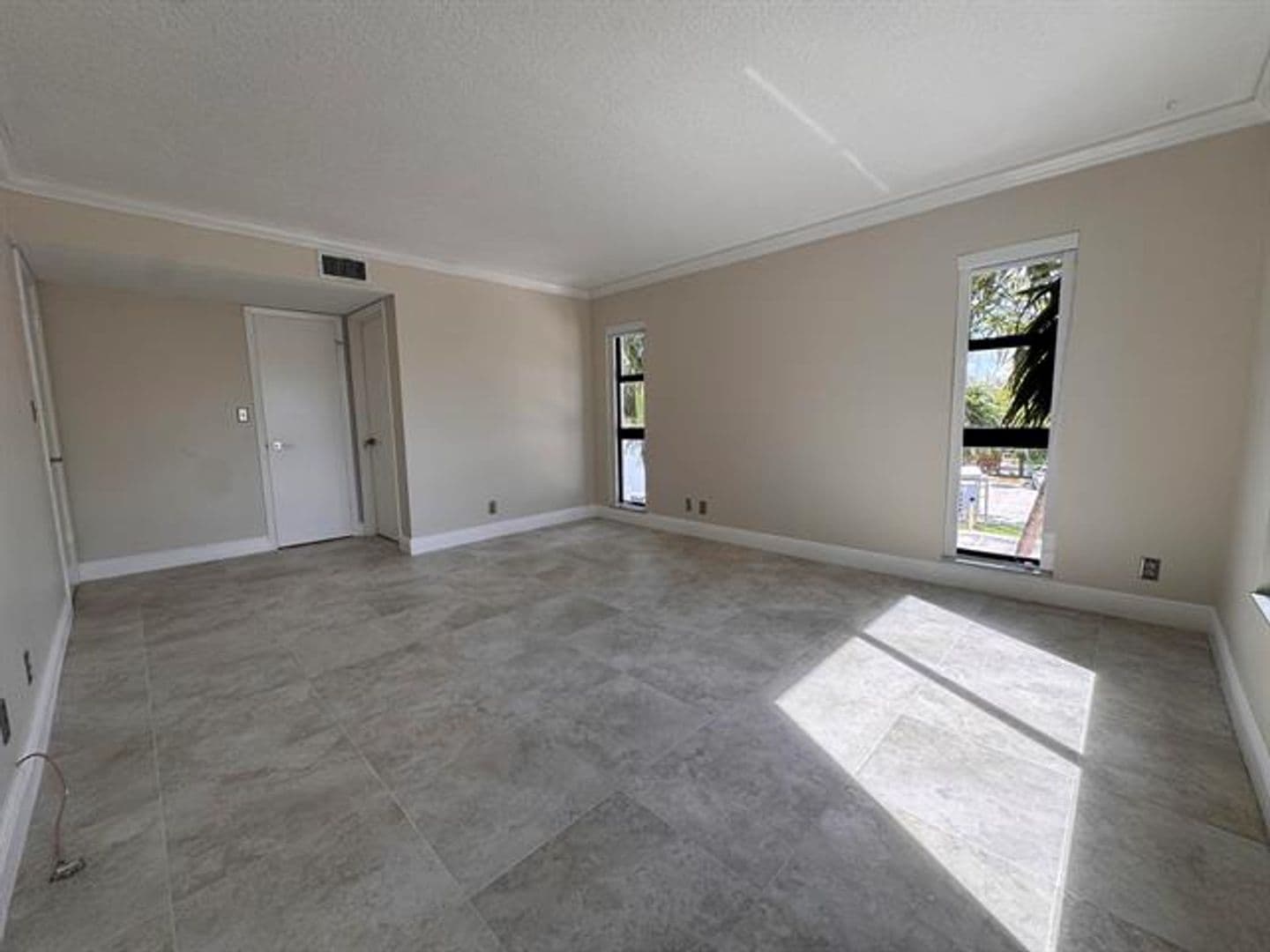 Hollywood Condo: 3200 N Ocean Dr cu-206