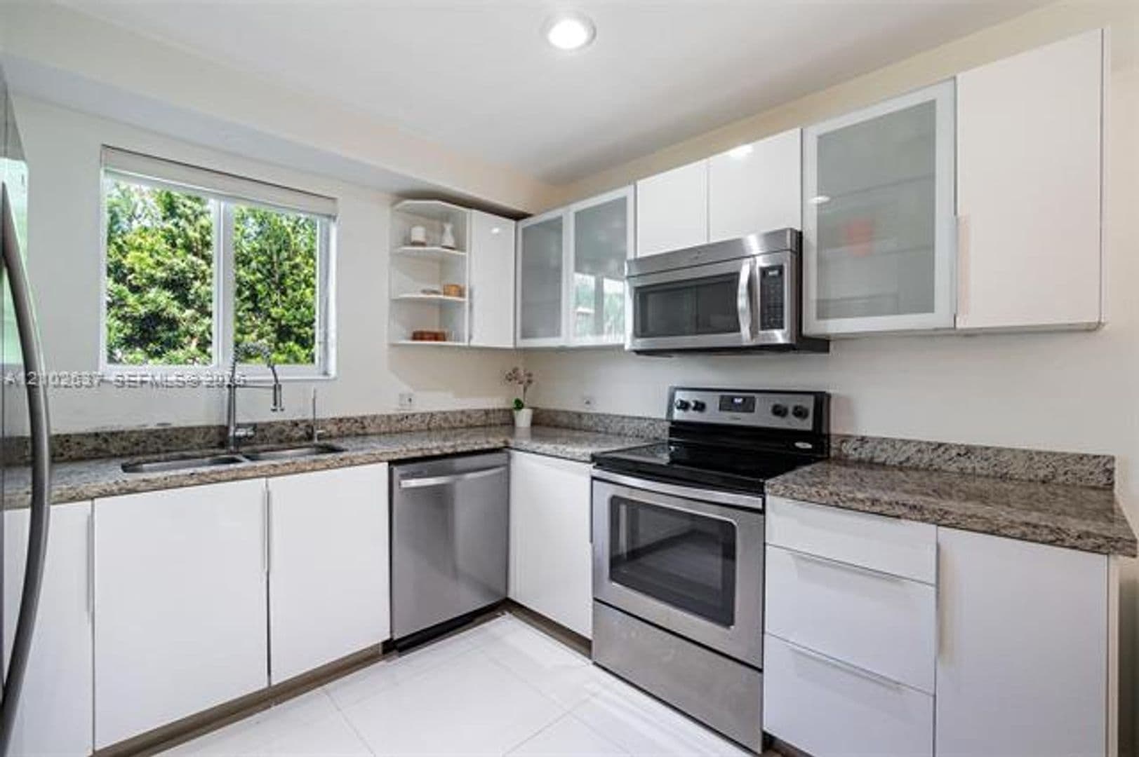 Miami House: 945 NE 82nd St # 945
