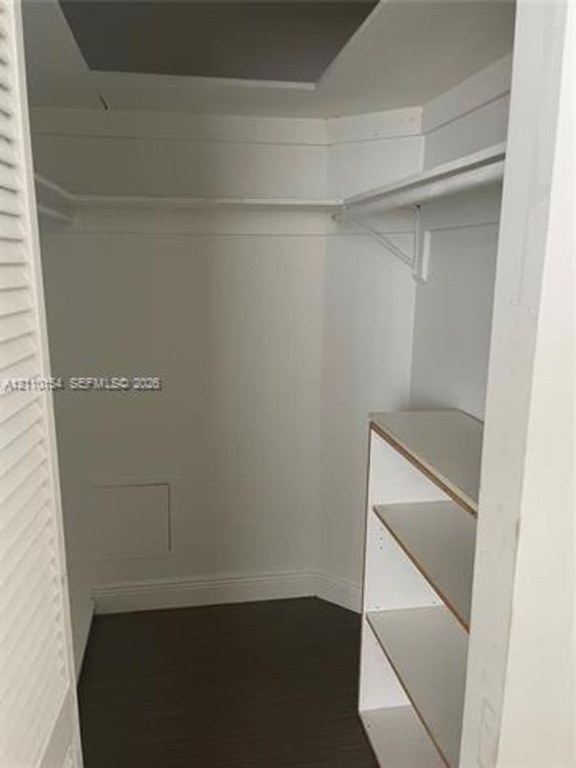 Miami Condo: 801 Brickell Bay Dr cu-667