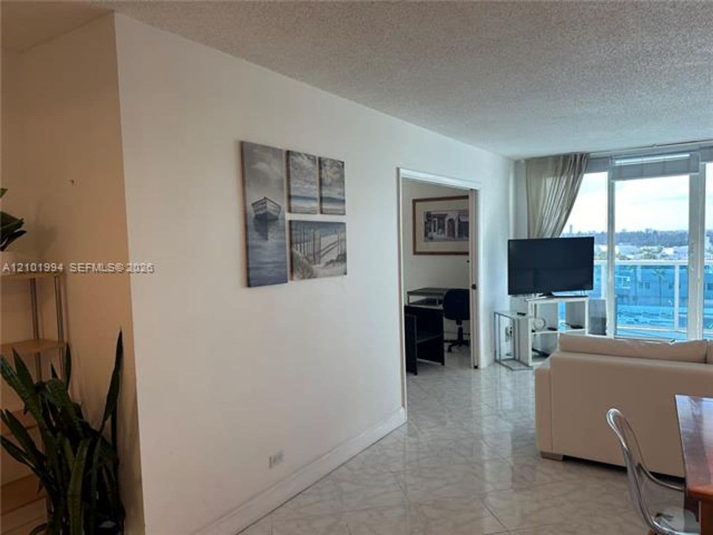 Miami Beach Condo: 2301 Collins Av cu-737