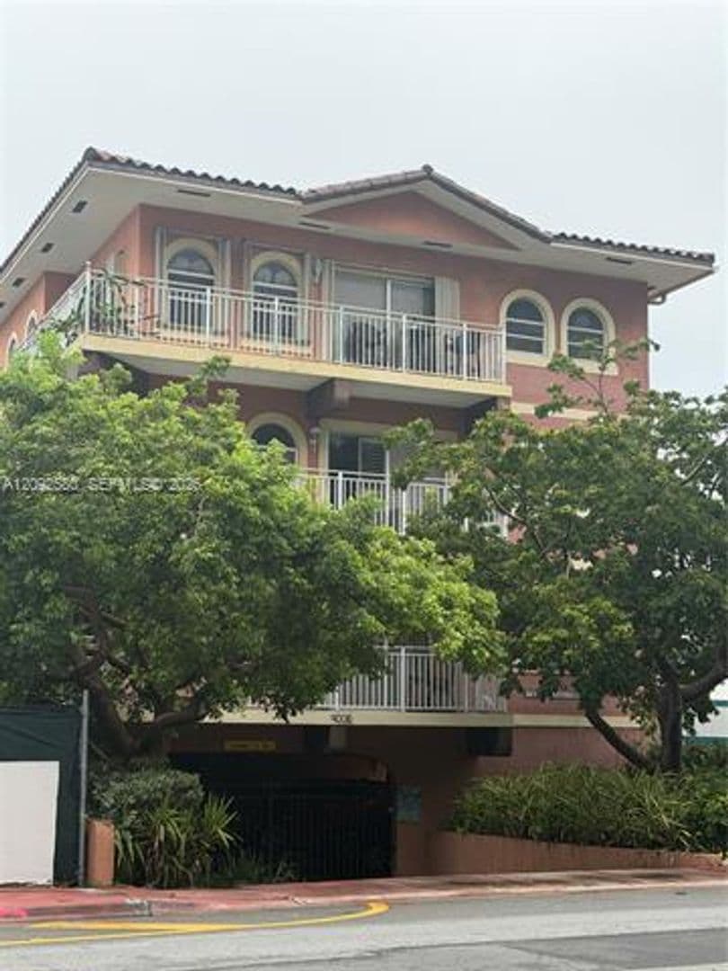 Surfside House: 9008 Collins Ave cu-402