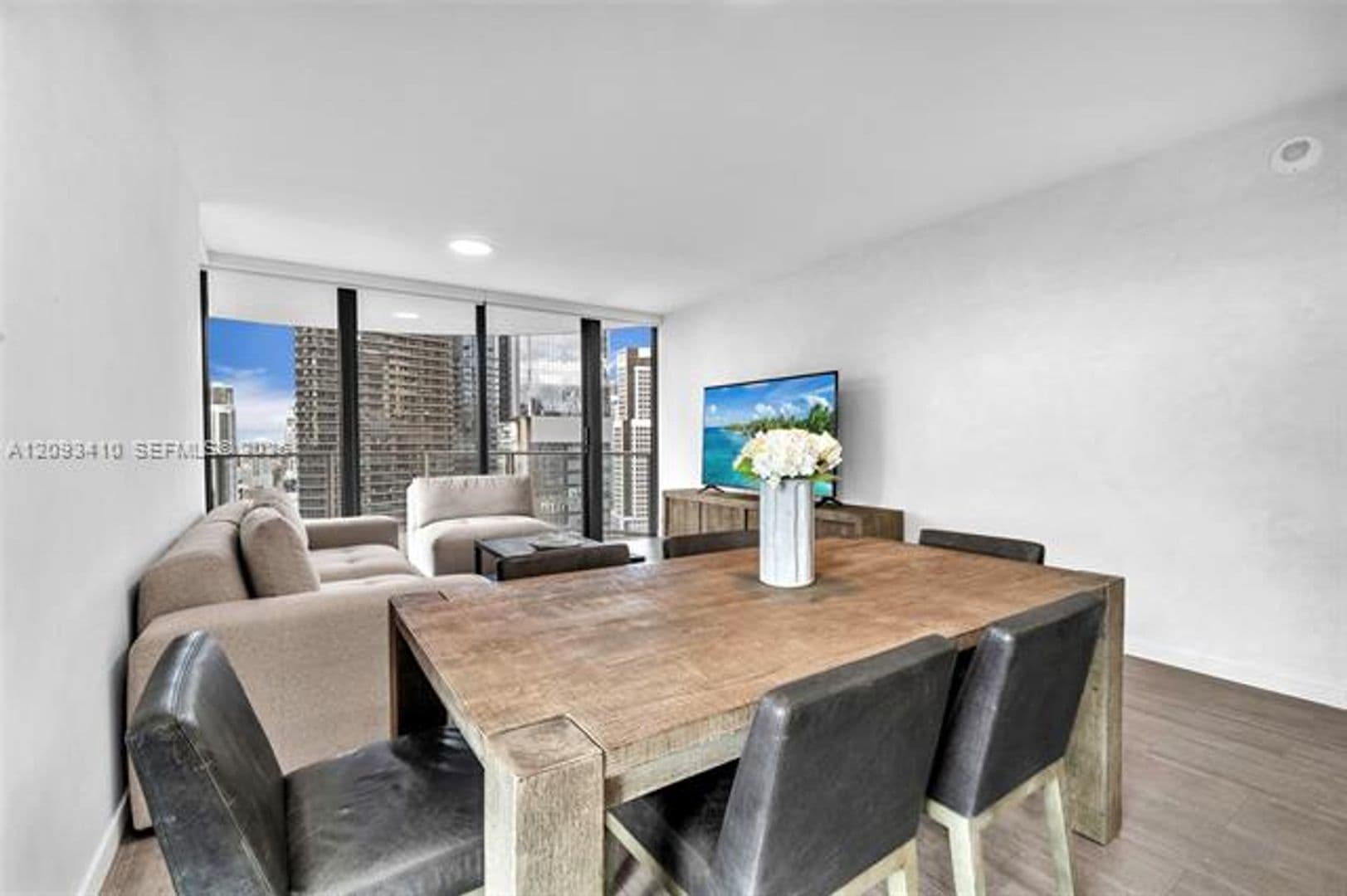 Miami Condo: 1000 Brickell Plz cu-3112