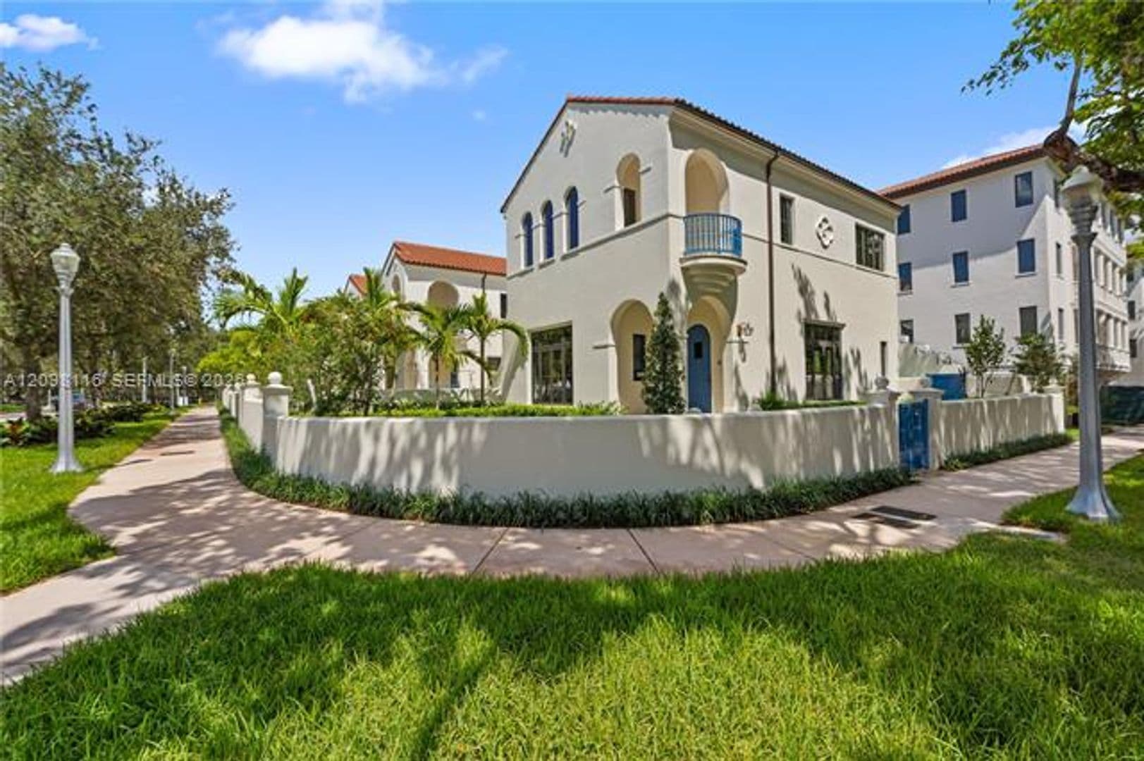 Coral Gables Condo: 555 Santander Ave cu-V4