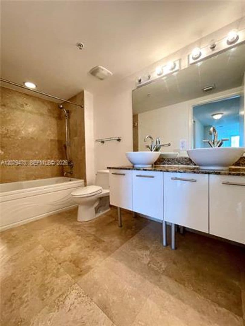 Miami Condo: 41 SE 5th St cu-2405