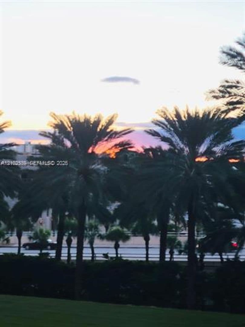 Bal Harbour Condo: 10275 Collins Ave cu-327