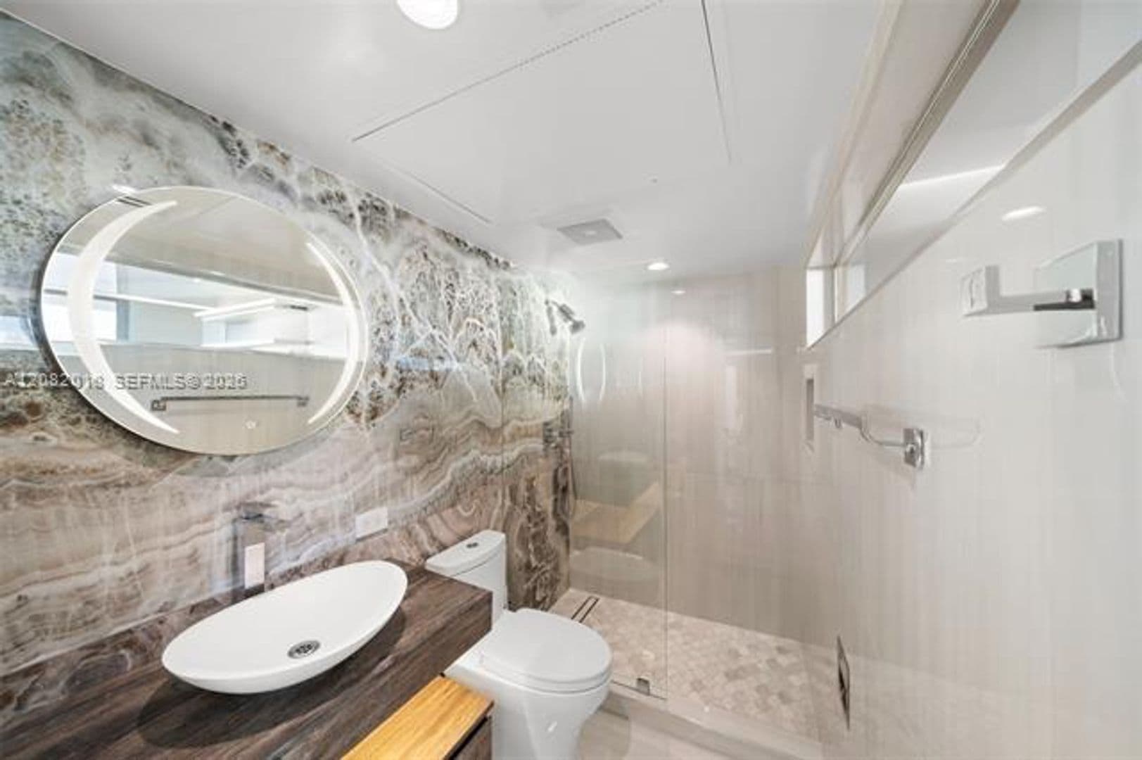 Miami Beach House: 5555 Collins Ave cu-16H