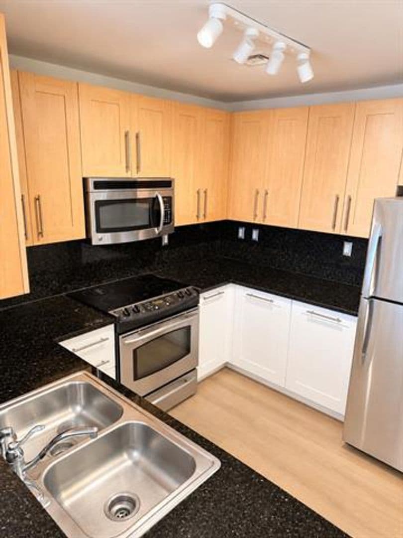 Fort Lauderdale Condo: 511 SE 5th Ave cu-607