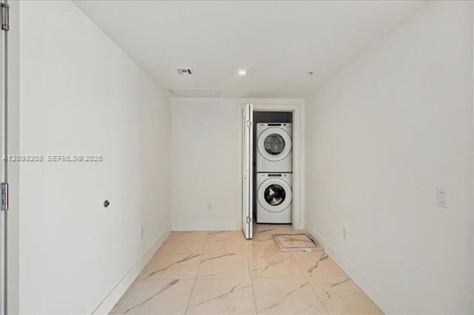 Hallandale Beach Condo: 1170 E Hallandale cu-2109