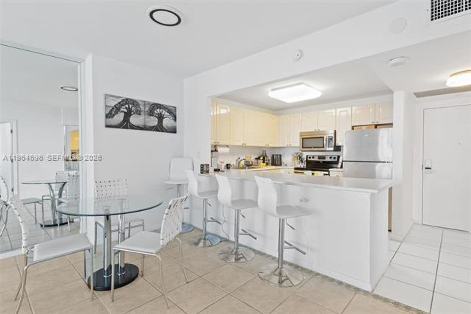 Miami Beach Condo: 2301 Collins Ave cu-504