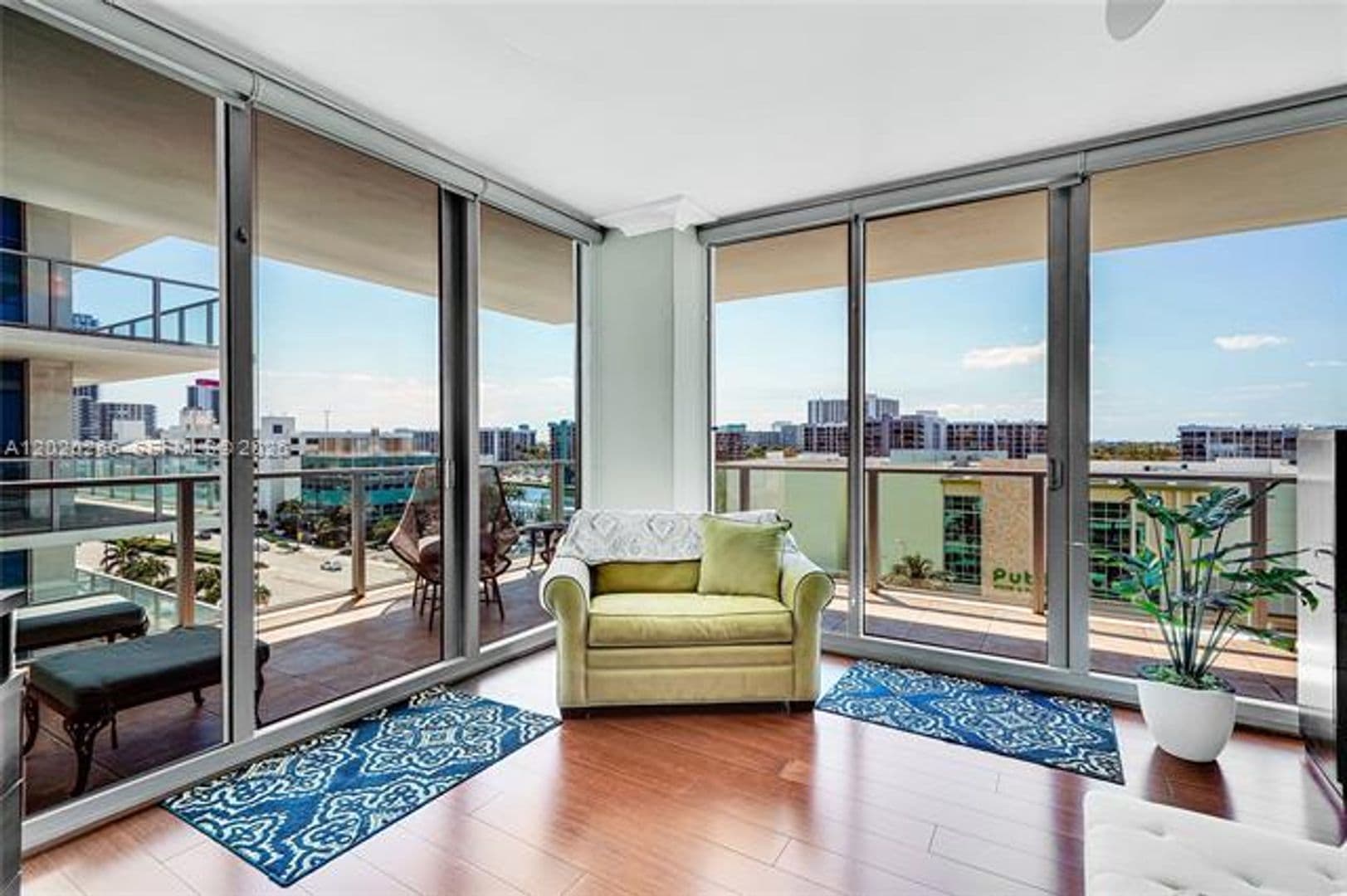Hollywood Condo: 3101 S Ocean Dr cu-701