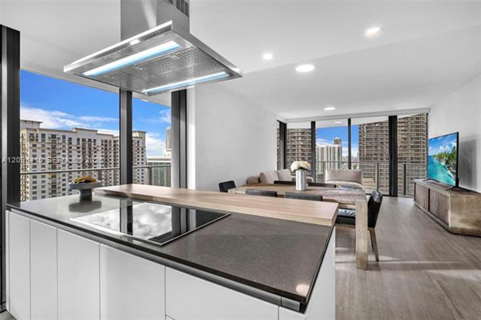Miami Condo: 1000 Brickell Plz cu-3112