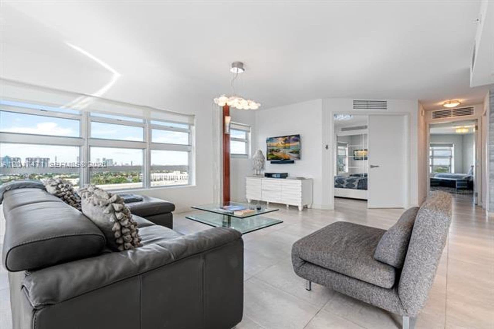 Miami Beach Condo: 1881 Washington Ave cu-PHG