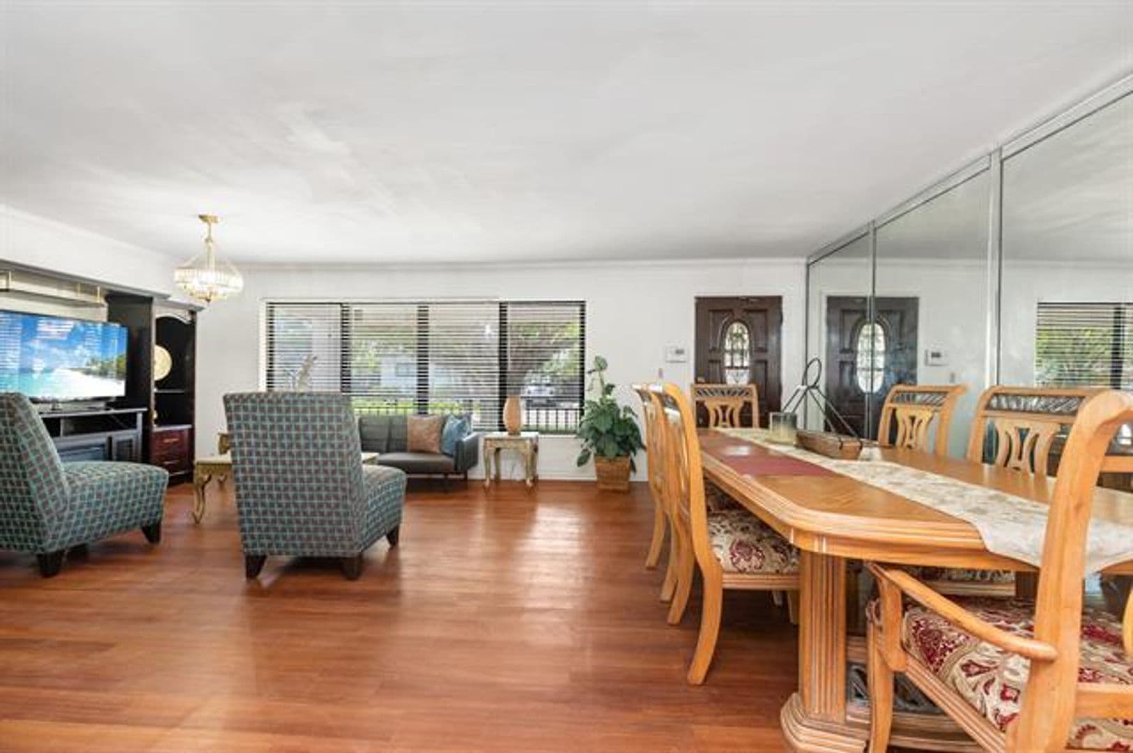 Miami House: 475 NE 113th St # 475