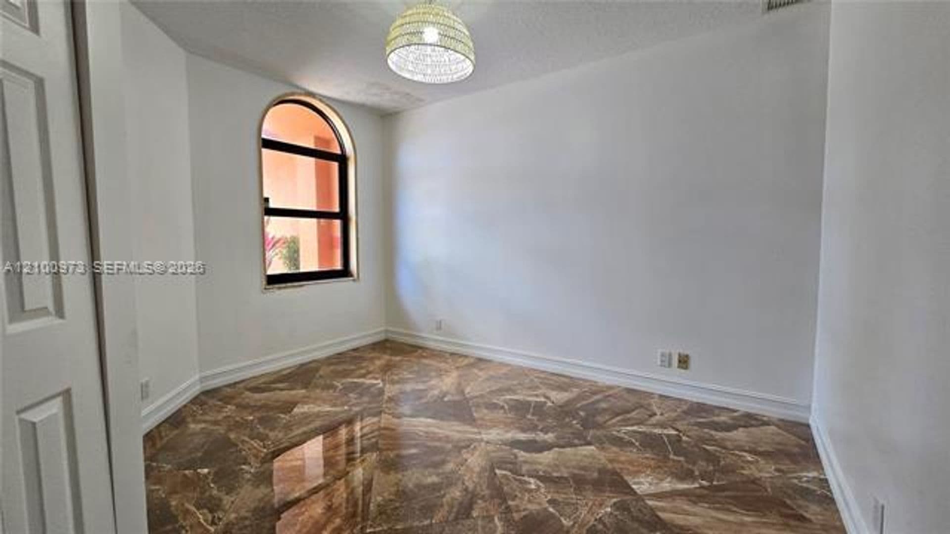 Hollywood House: 741 Tyler St # 741