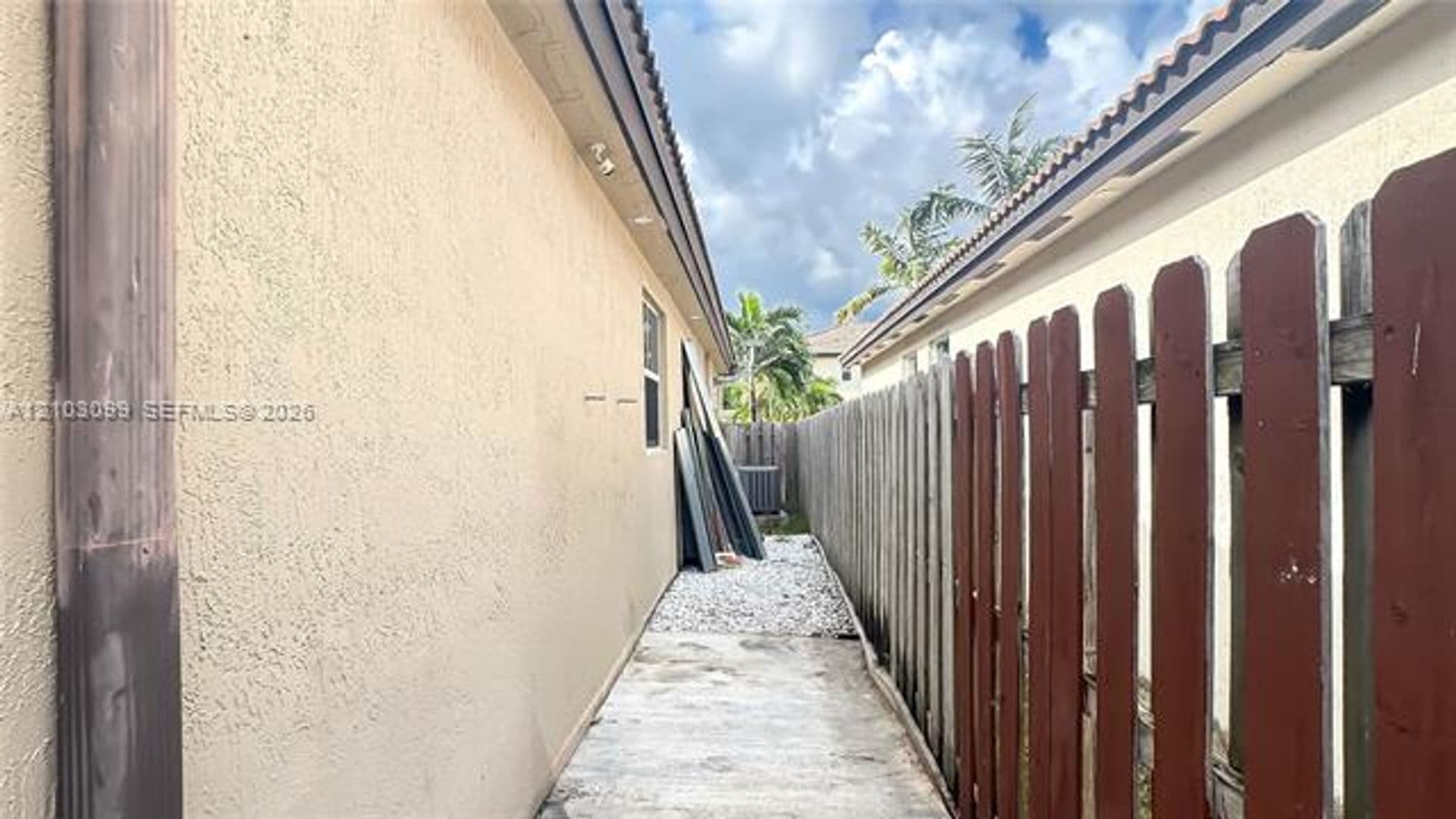 Homestead House: 11828 SW 253rd St # 11828
