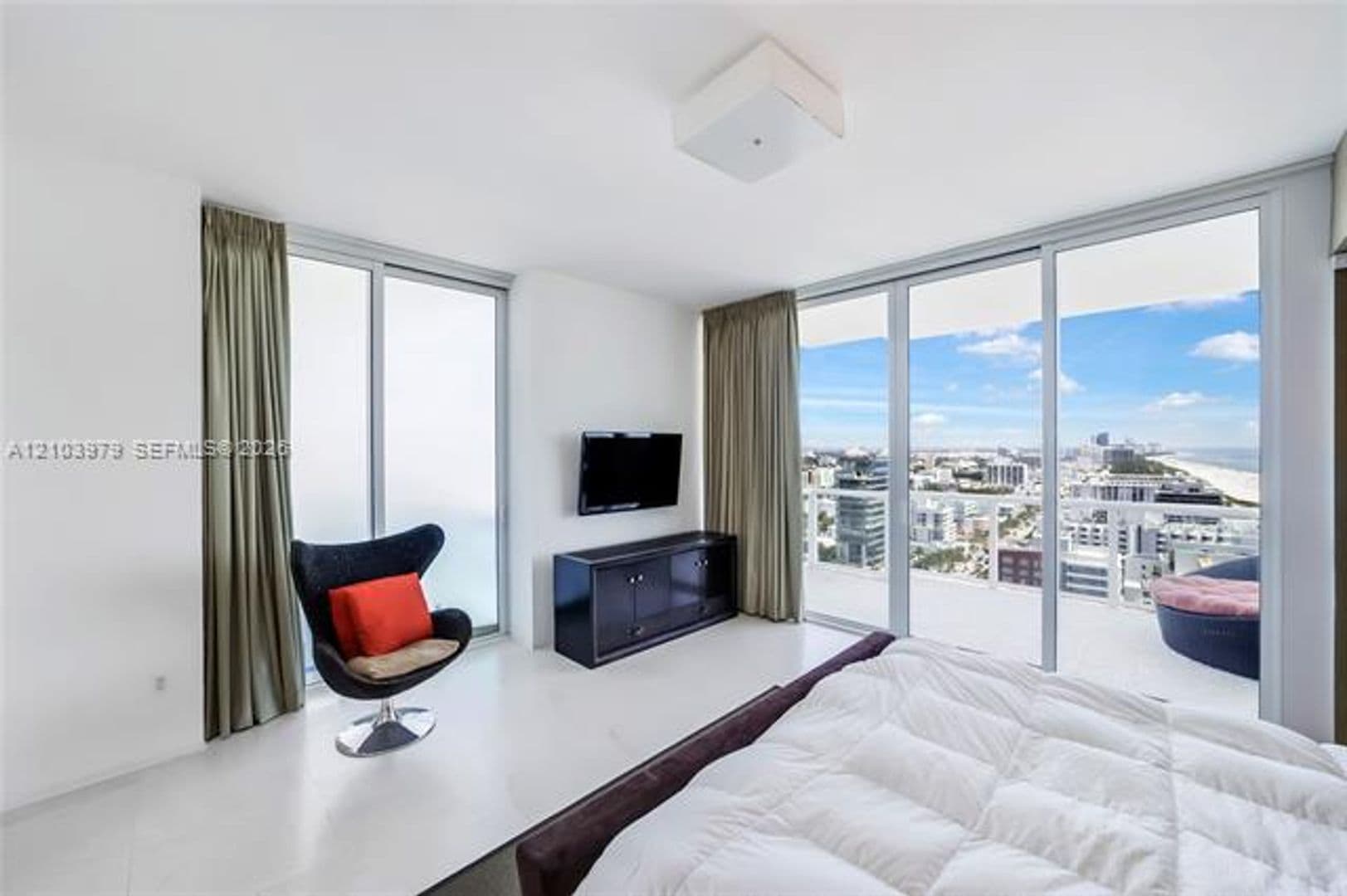 Miami Beach Condo: 50 S Pointe Dr cu-2205