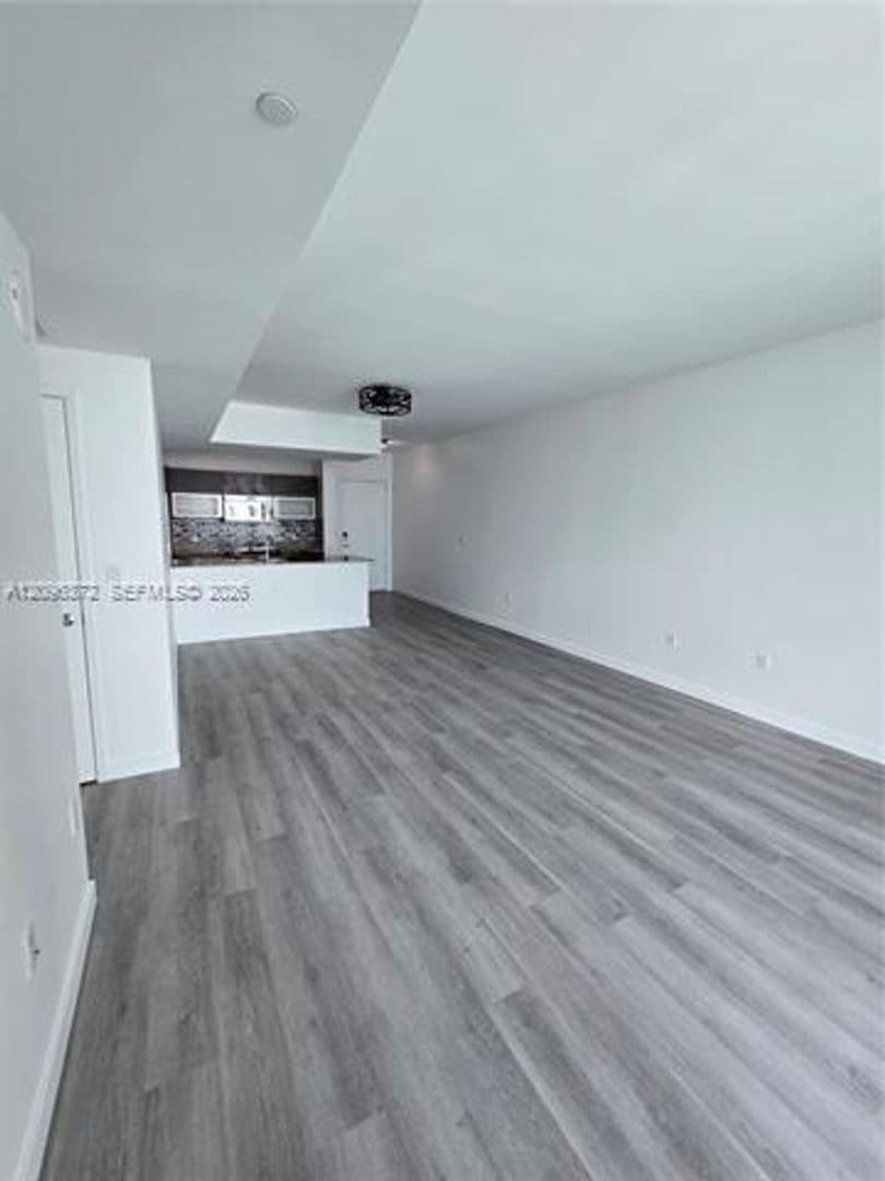 Miami Condo: 950 Brickell Bay Dr cu-3300