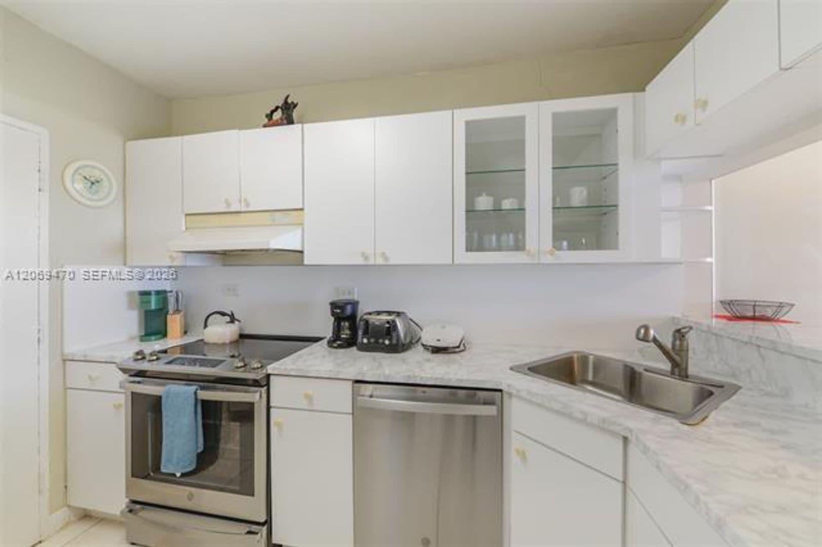 Miami Beach Condo: 5601 Collins Ave cu-512