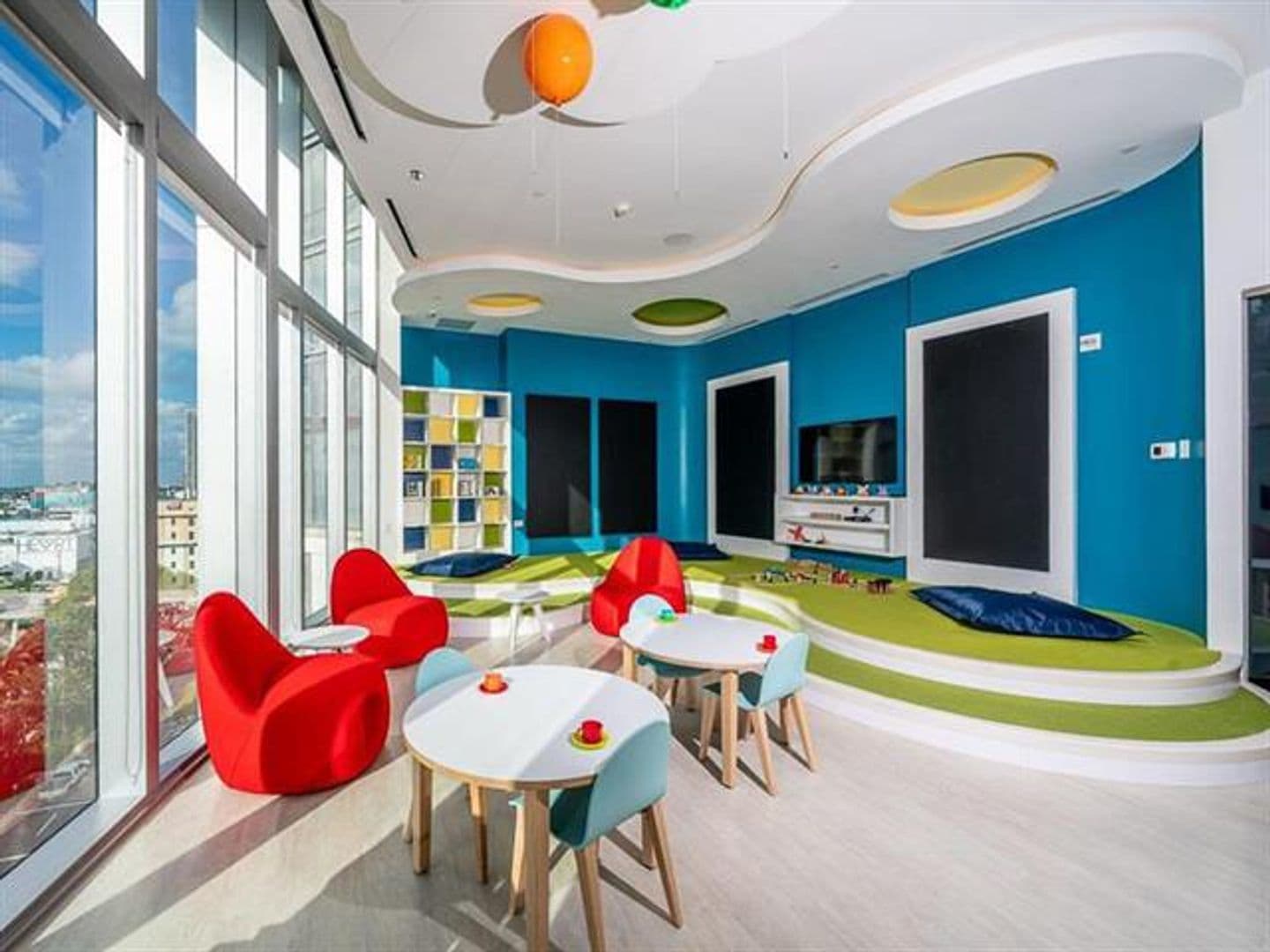 Miami Condo: 851 NE 1st Ave cu-2402