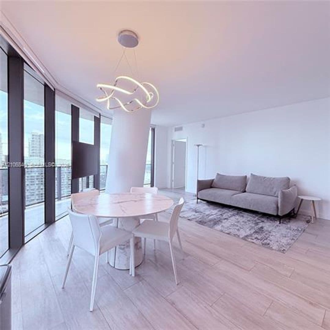 Miami Condo: 55 SW 9th St cu-3903