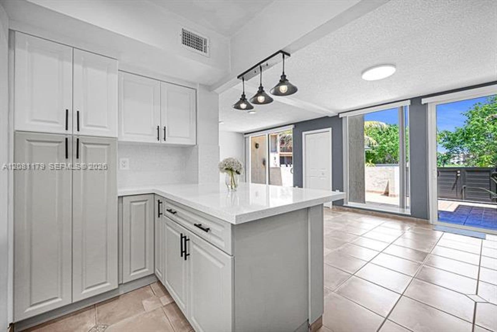 Miami Townhome: 9133 Fontainebleau Blvd th 5