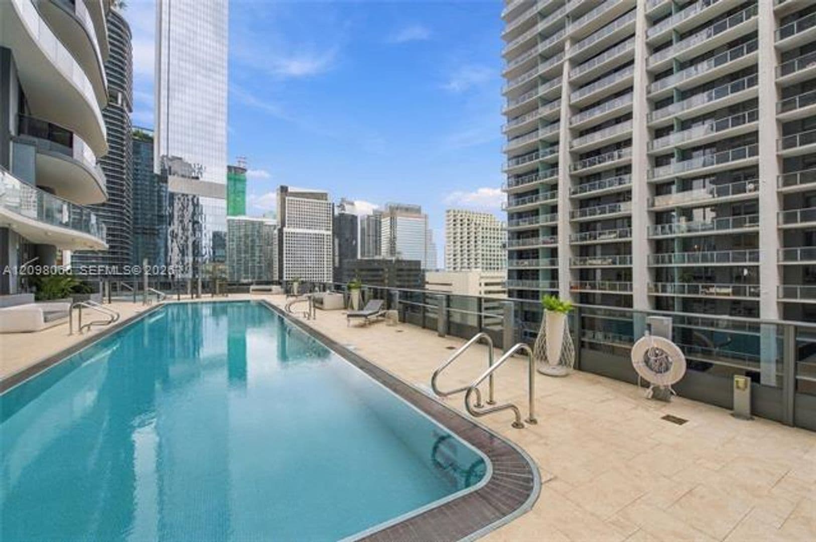 Miami Condo: 1000 Brickell Plz cu-3401