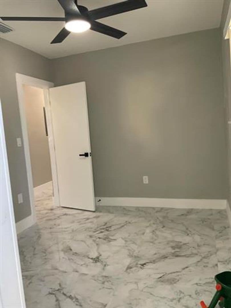 Hollywood House: 5540 Mayo St # 5540