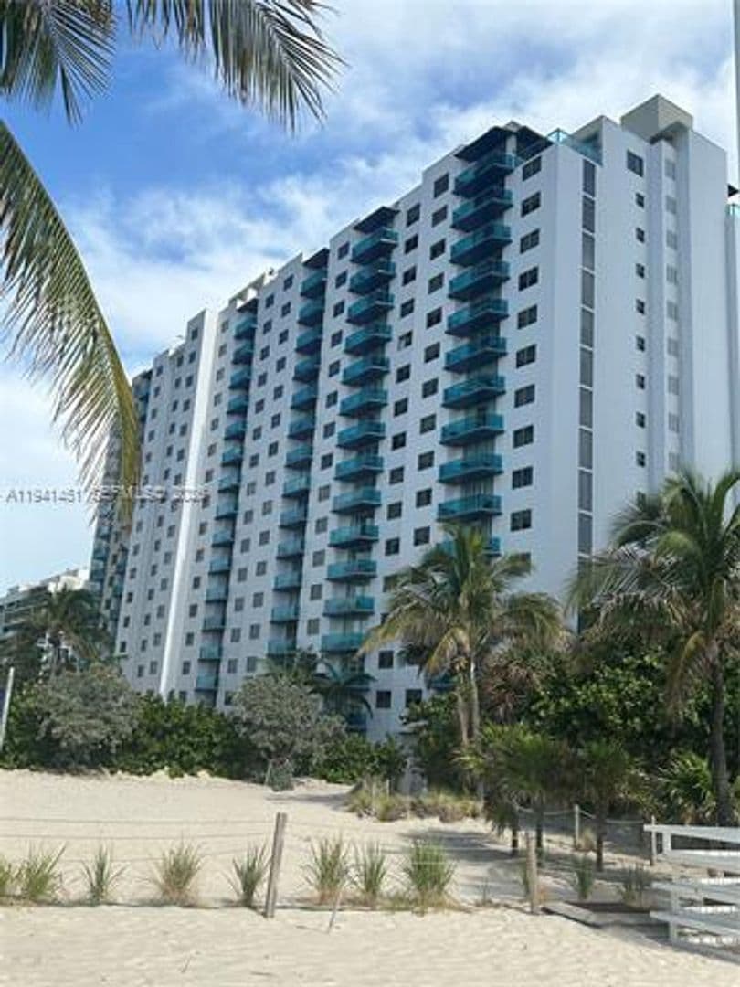 Hollywood Condo: 4001 S Ocean Dr cu-PH11