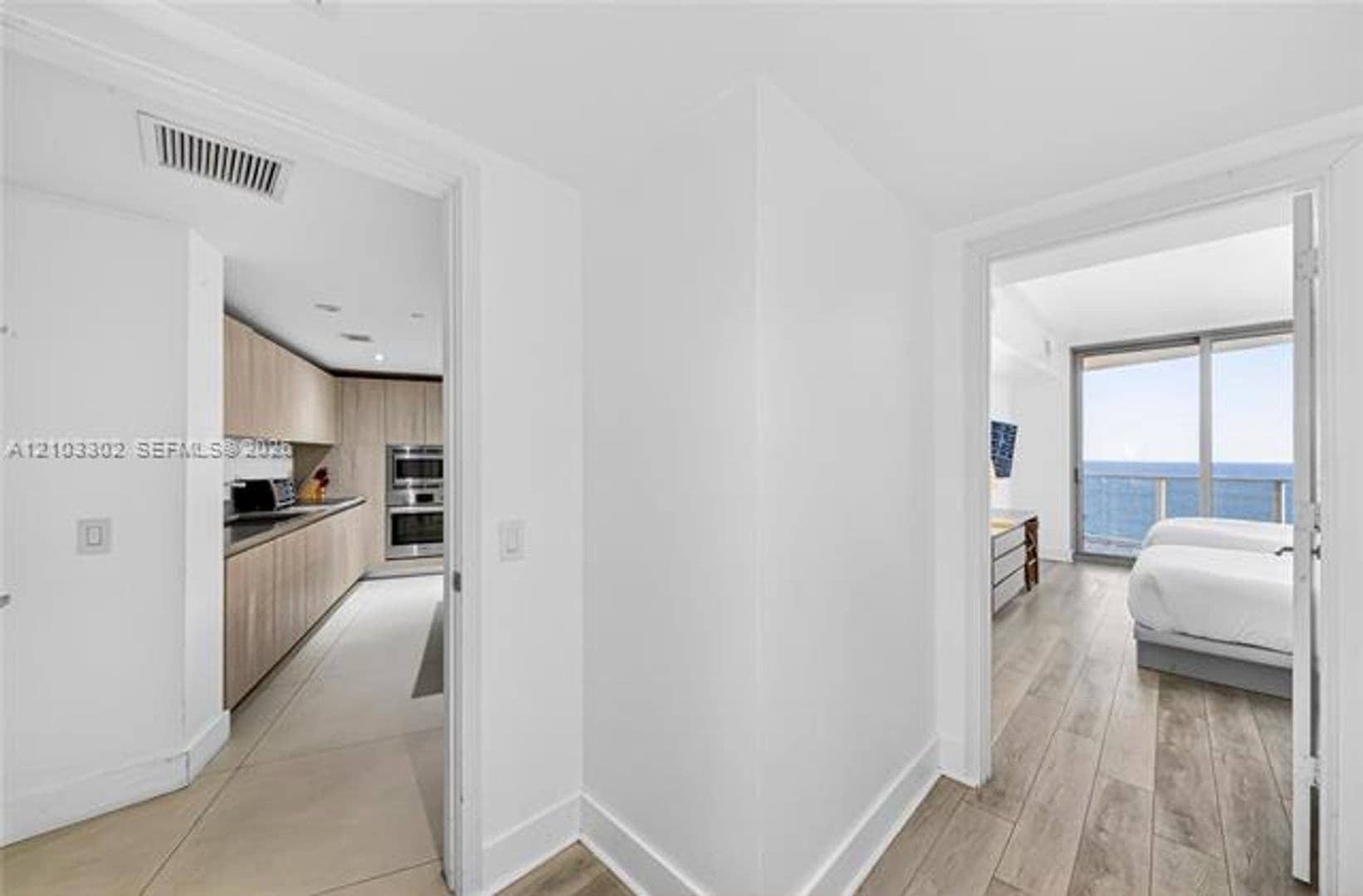 Hollywood Condo: 4111 S Ocean Dr cu-3703