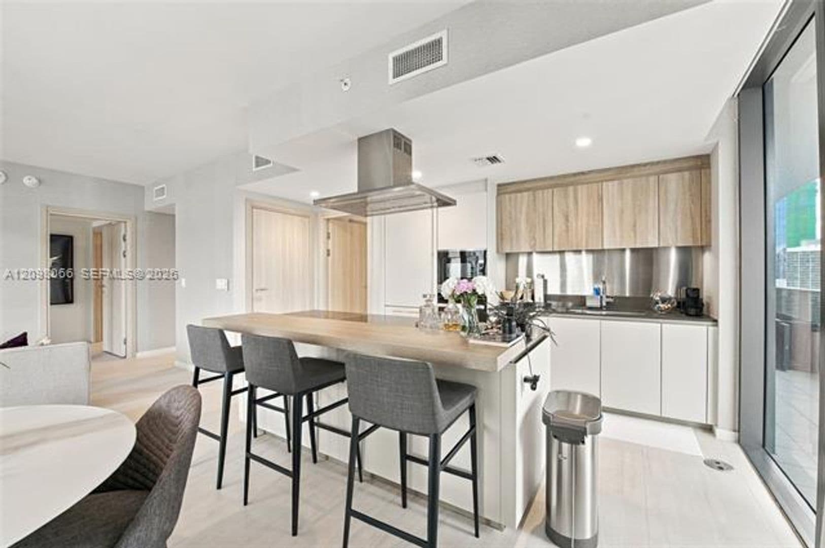 Miami Condo: 1000 Brickell Plz cu-3401